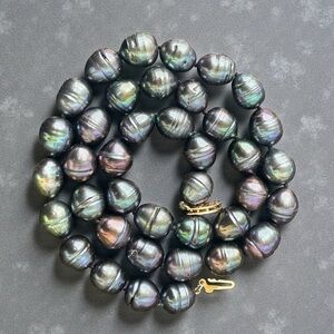 Rare 14k gold Natural Tahitian Pearl Strand with Peacock Luster - 46.3g